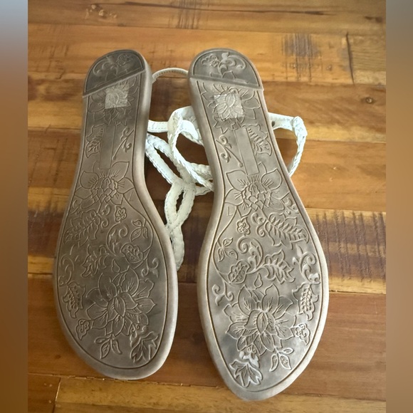 XAPPEAL Akia - Women's Braided Ankle Strap Gladiator Thong Sandals white 8 - Picture 4 of 5